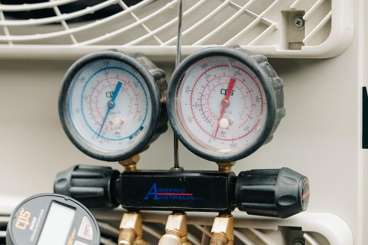 Refrigerant gauges during a service call